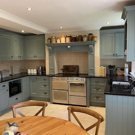 Holly Cottage, 2, Northbrook Park, Farnham-Up To 6 Adults Extérieur photo
