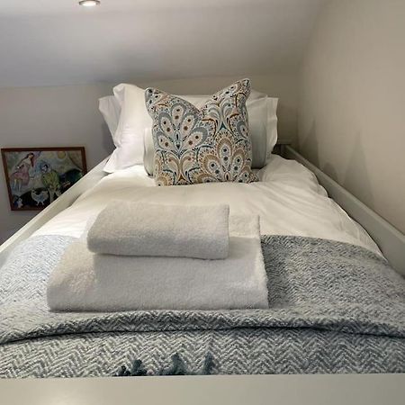 Holly Cottage, 2, Northbrook Park, Farnham-Up To 6 Adults Extérieur photo