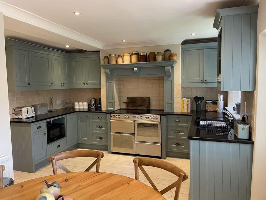 Holly Cottage, 2, Northbrook Park, Farnham-Up To 6 Adults Extérieur photo