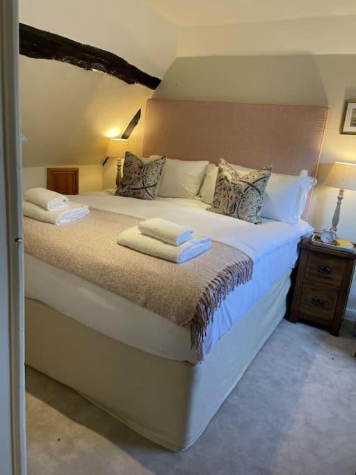 Holly Cottage, 2, Northbrook Park, Farnham-Up To 6 Adults Extérieur photo