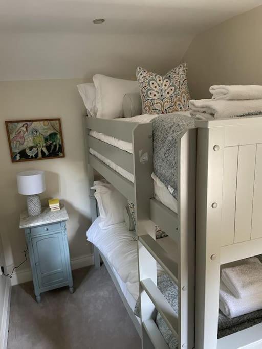 Holly Cottage, 2, Northbrook Park, Farnham-Up To 6 Adults Extérieur photo