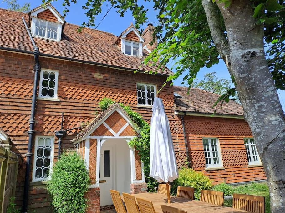 Holly Cottage, 2, Northbrook Park, Farnham-Up To 6 Adults Extérieur photo