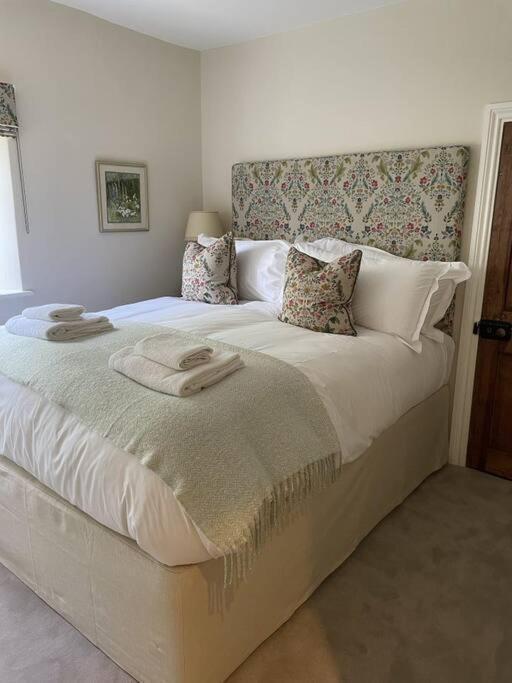 Holly Cottage, 2, Northbrook Park, Farnham-Up To 6 Adults Extérieur photo