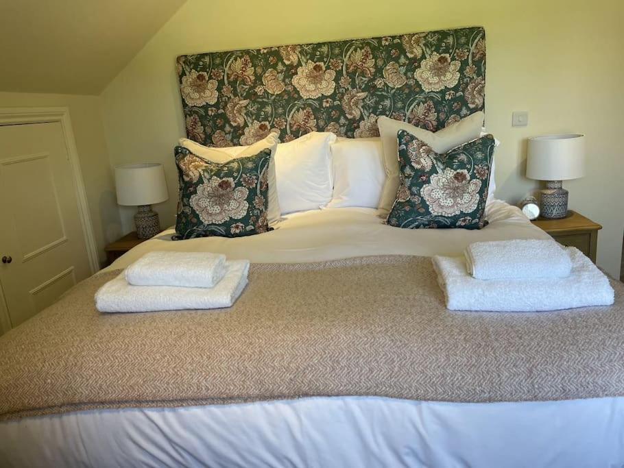 Holly Cottage, 2, Northbrook Park, Farnham-Up To 6 Adults Extérieur photo